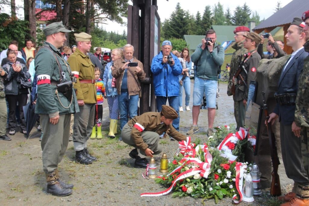 Rocznica zrzutów alianckich na Dzielcu w Słopnicach